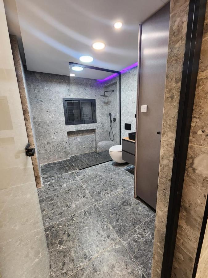 מבנים בים 75 Suites At Sea Haifa Exterior foto