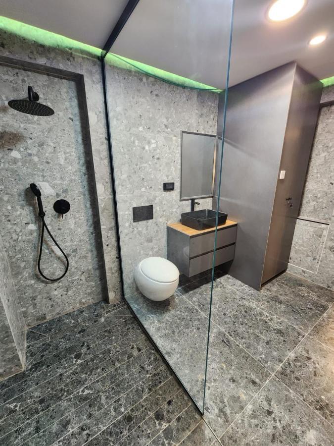 מבנים בים 75 Suites At Sea Haifa Exterior foto