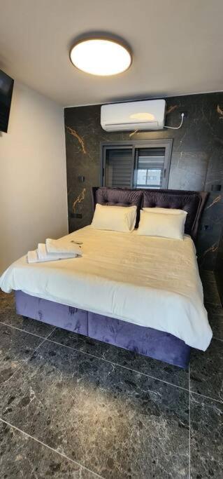 מבנים בים 75 Suites At Sea Haifa Exterior foto