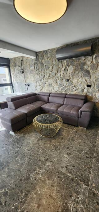 מבנים בים 75 Suites At Sea Haifa Exterior foto