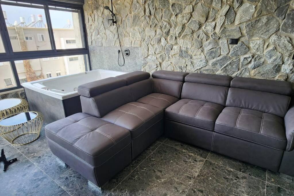 מבנים בים 75 Suites At Sea Haifa Exterior foto