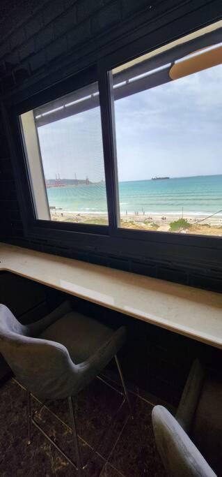 מבנים בים 75 Suites At Sea Haifa Exterior foto
