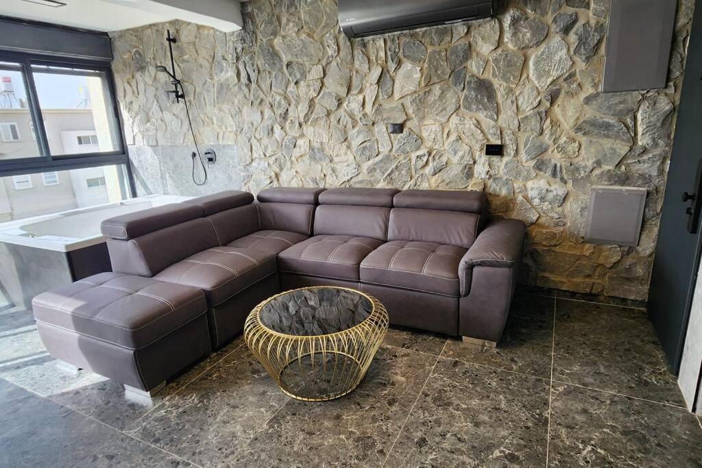 מבנים בים 75 Suites At Sea Haifa Exterior foto